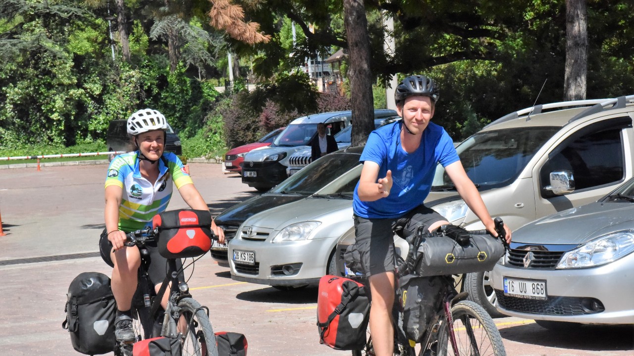 Hollanda'dan yola çıkan çift,pedal çevirerek Konya'ya gelecekler