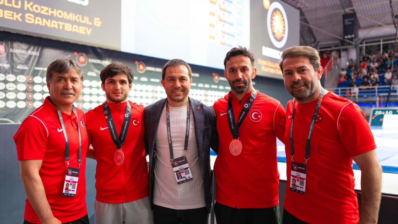 Milli güreşçiler, Kırgızistan'daki turnuvayı  8 madalyayla tamamladı