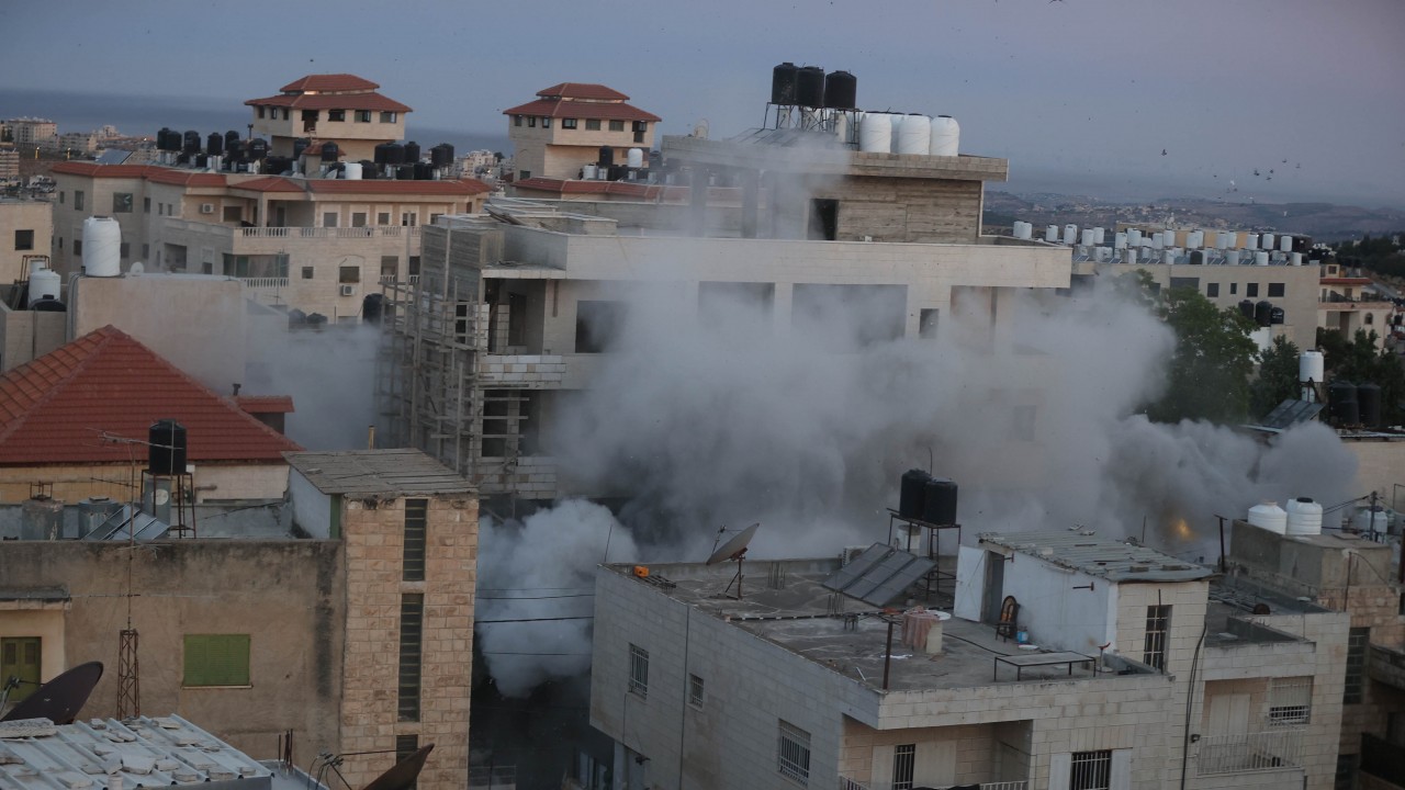İsrail güçleri Filistinli bir tutuklunun evini yıktı