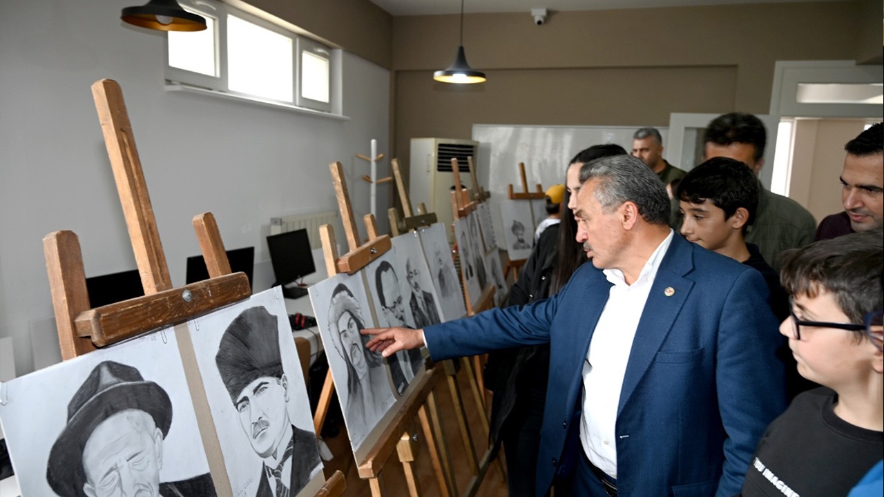 Seydişehir’de “Türk Bilge Şahsiyetleri Karakalem Resim Sergisi“ açıldı