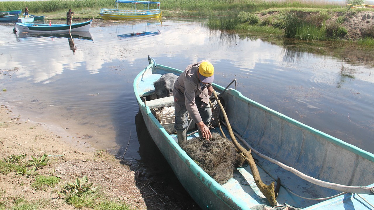 Beyşehir Gölü’nde ağ temizliği çalışmaları yapılıyor