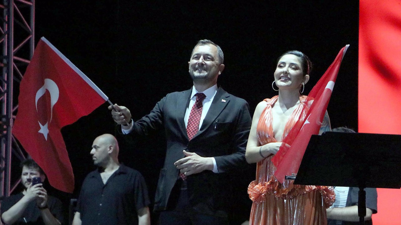 Süleymanpaşa Belediye Başkanı Yüksel’den, şarkıcı Melek Mosso açıklaması