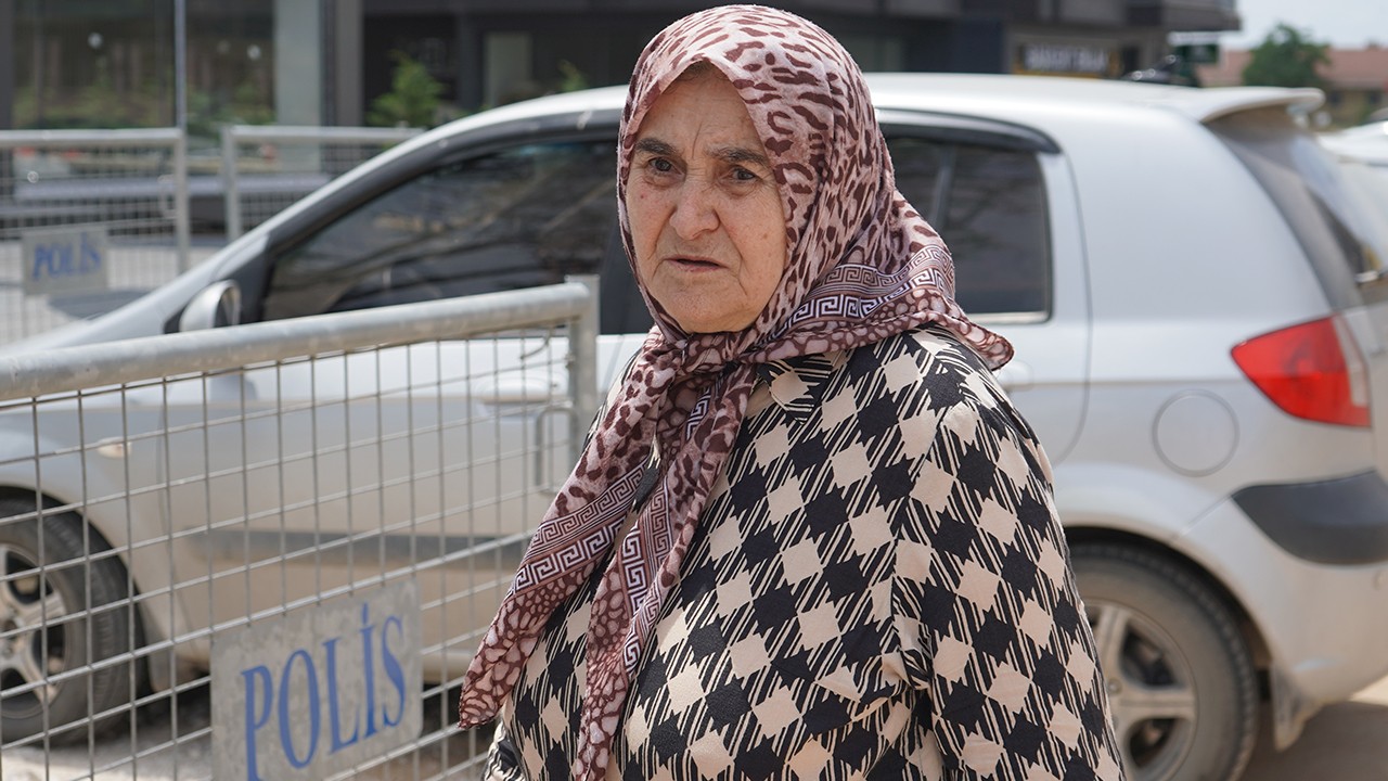 Yaşlı kadın 386 bin lira dolandırıldı, evini ise emlakçının dikkati kurtardı