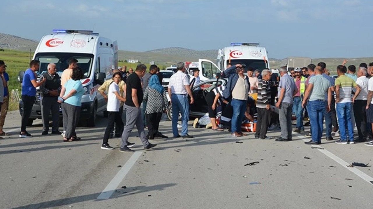 Korkunç kaza: Aynı aileden 3 kişi öldü