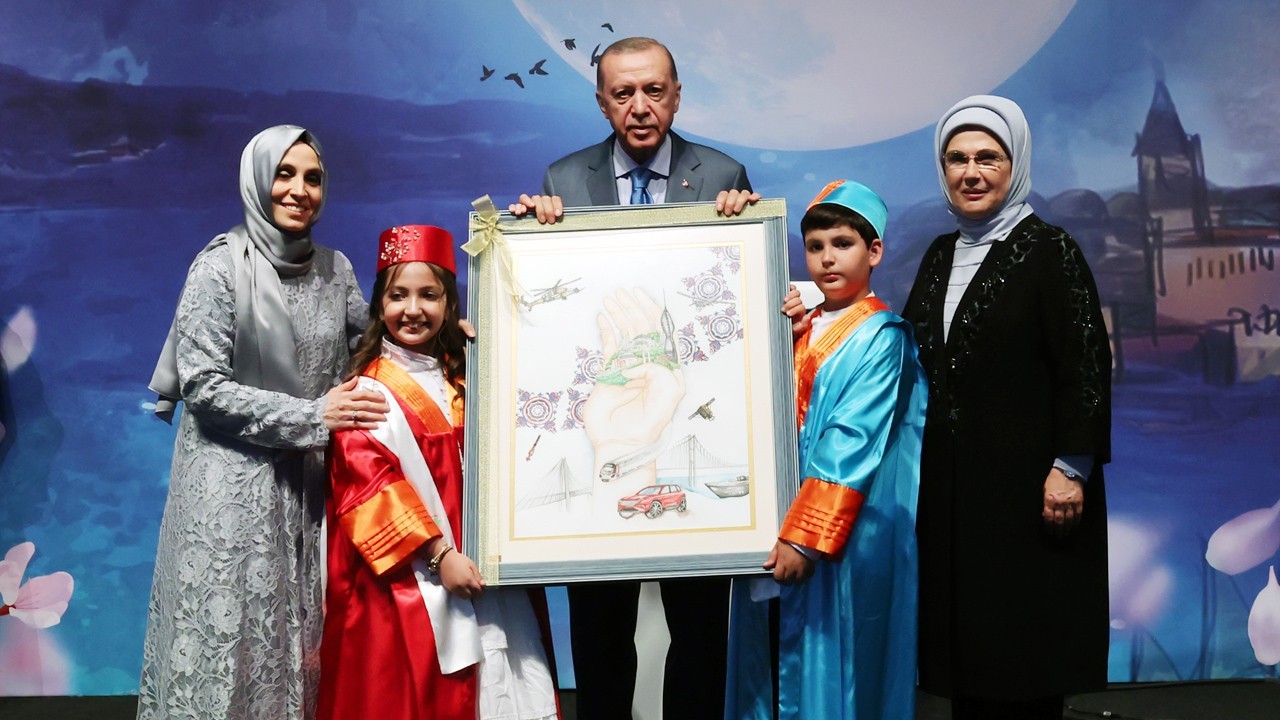 Cumhurbaşkanı Erdoğan, torununun mezuniyet törenine katıldı