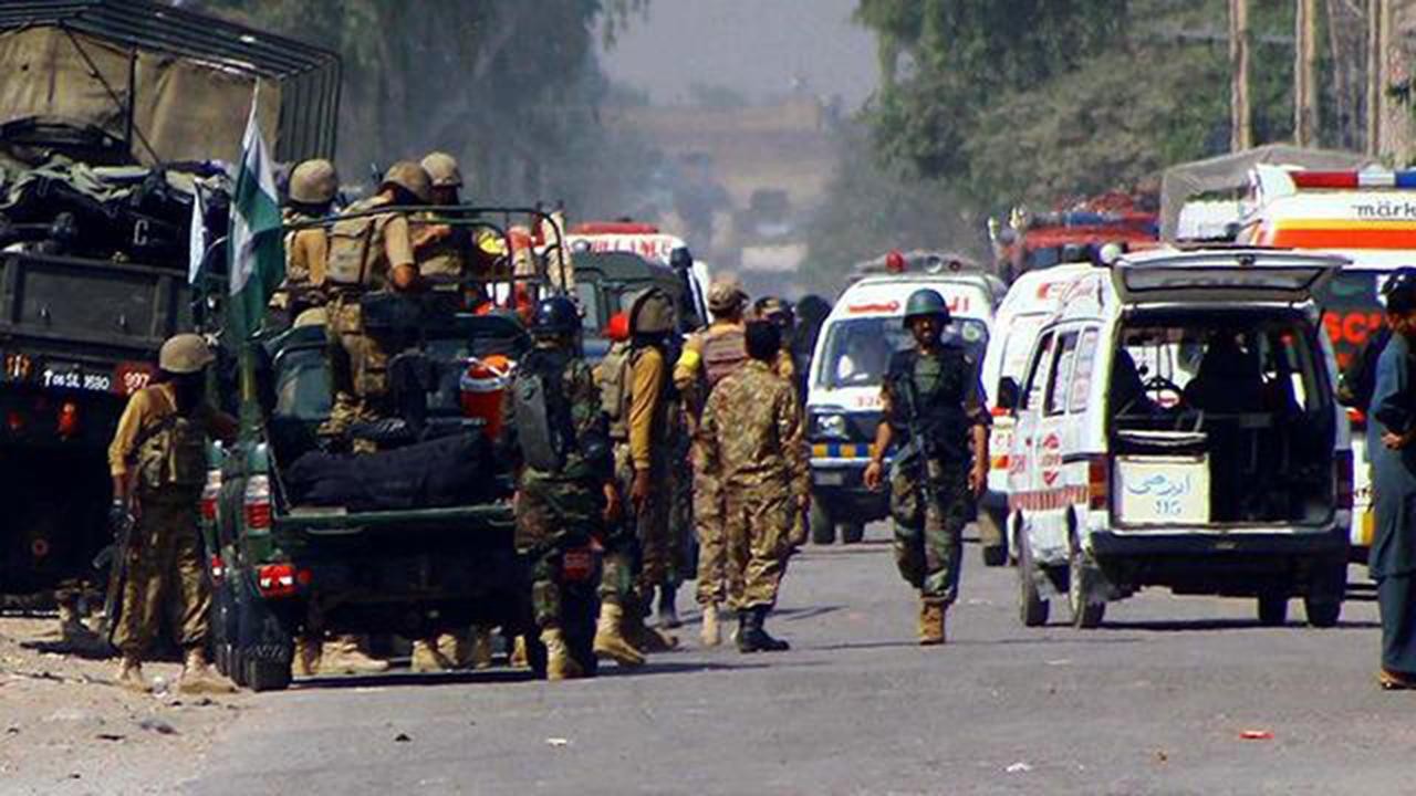 Pakistan’daki bombalı saldırıda 2 asker öldü