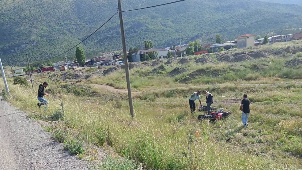 Konya’da motosiklet tarlaya devrildi:1 kişi yaralandı