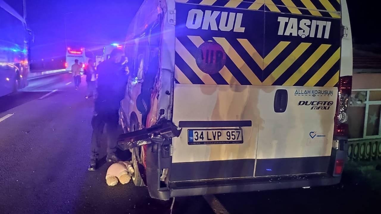 Minibüs ile tır çarpıştı: 3 ölü, 16 yaralı