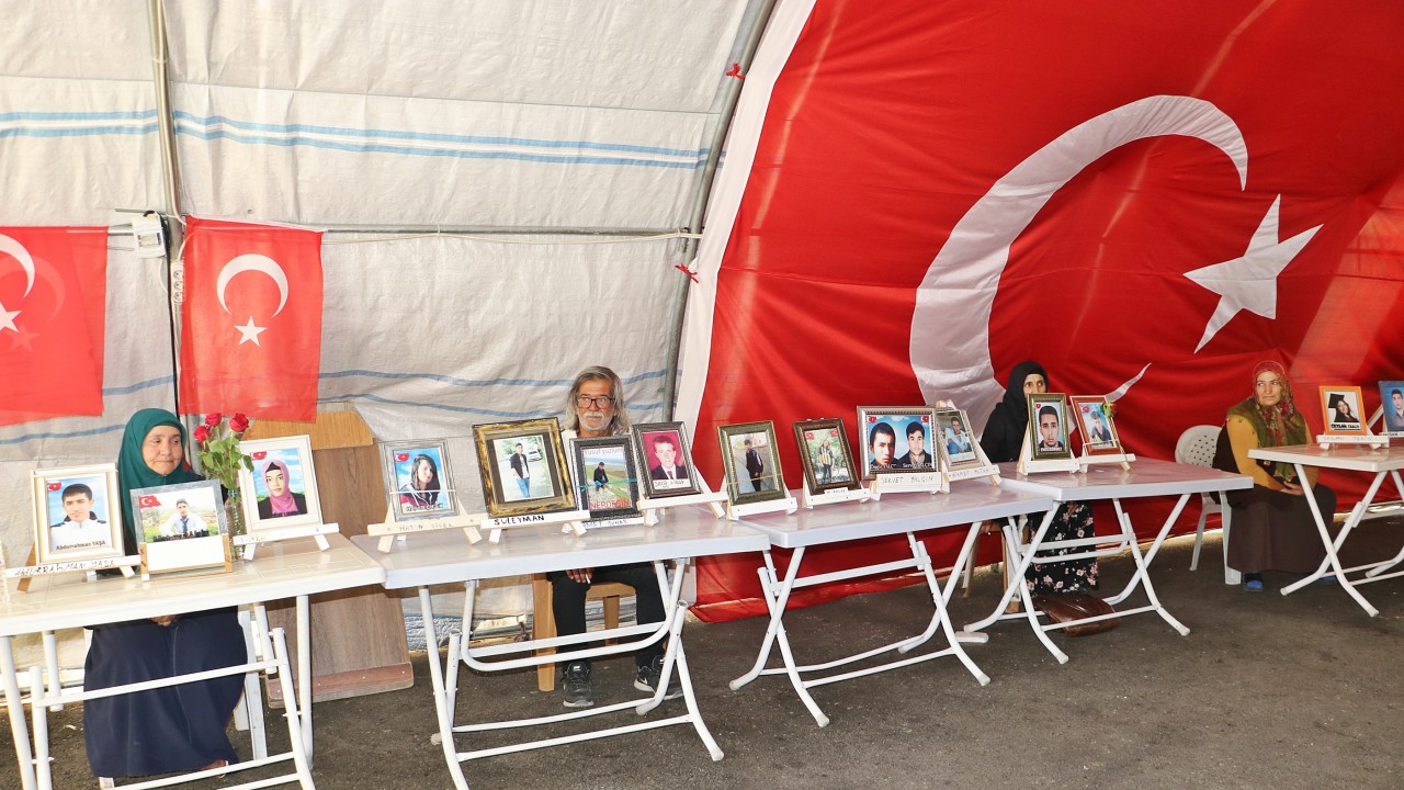 HDP önündeki evlat nöbetinde 8’inci buruk bayram