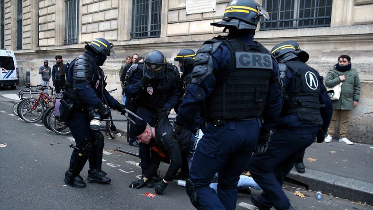 Fransa'da polisin genç sürücüyü öldürmesinin ardından olaylar büyüyor