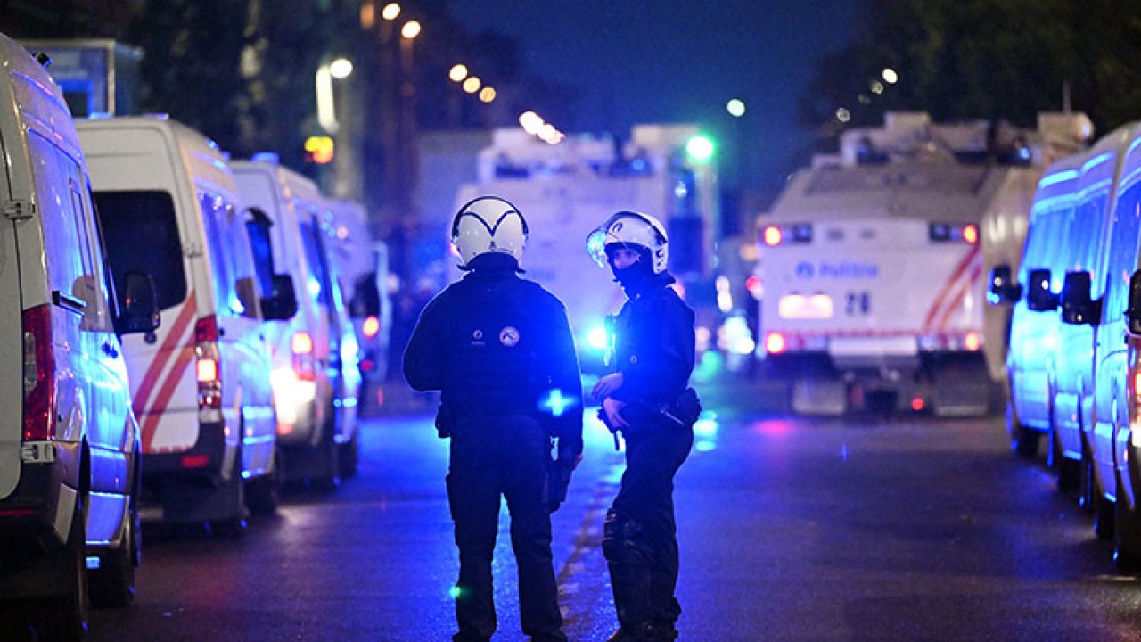 Fransa’da genç sürücüye sıkılan polis kurşunu ülkeyi yangın yerine çevirdi