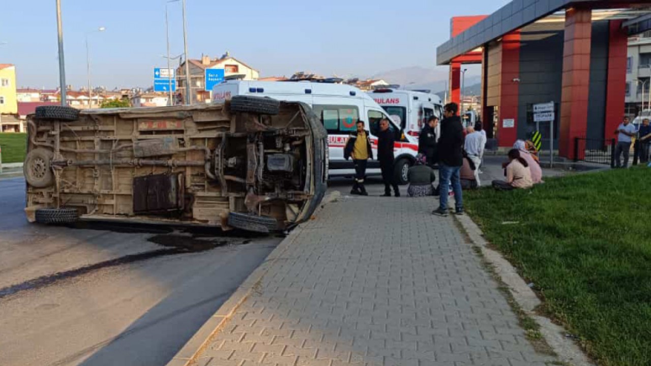 Minibüs devrildi: 9 tarım işçisi yaralandı