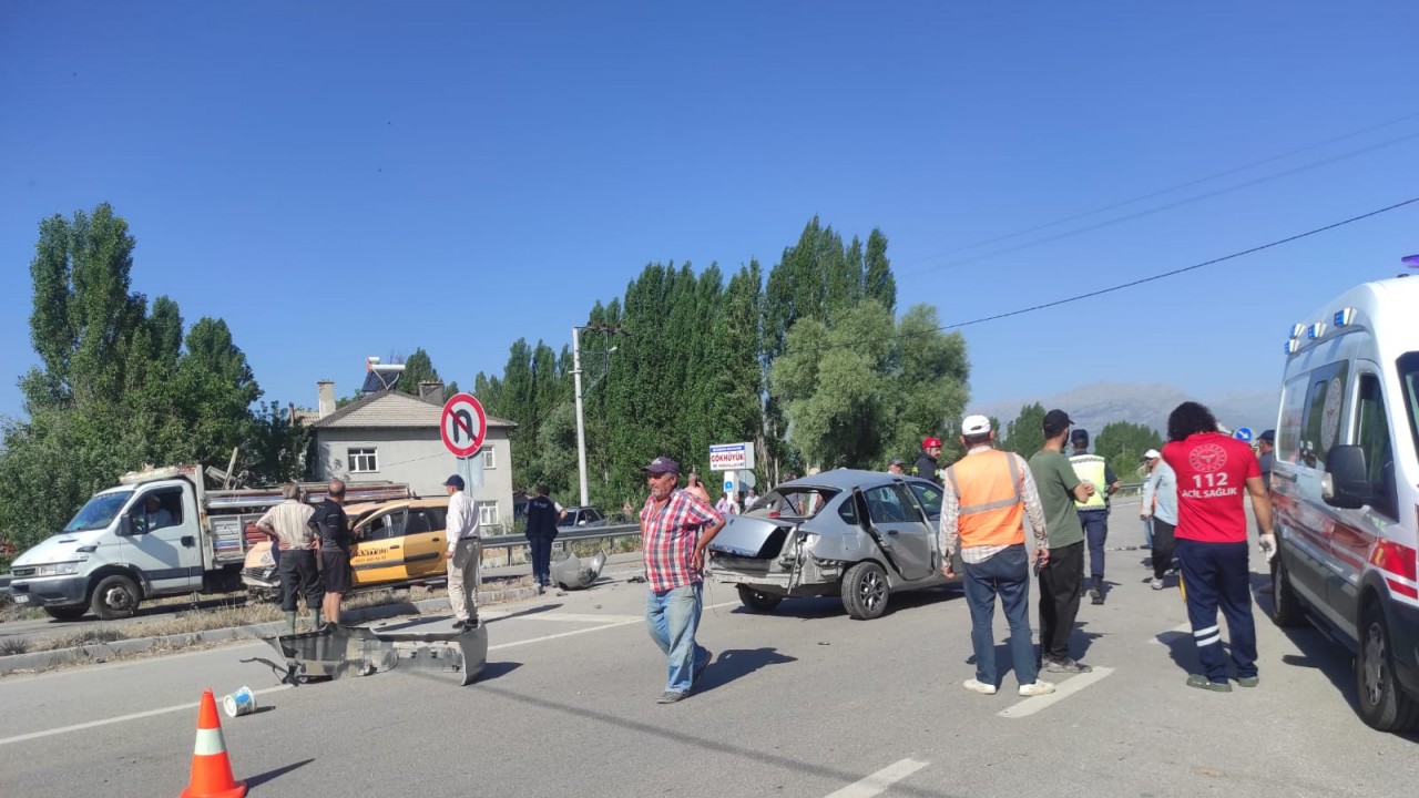 Konya’da ticari taksi ile otomobil çarpıştı: 1 ölü, 1 ağır yaralı