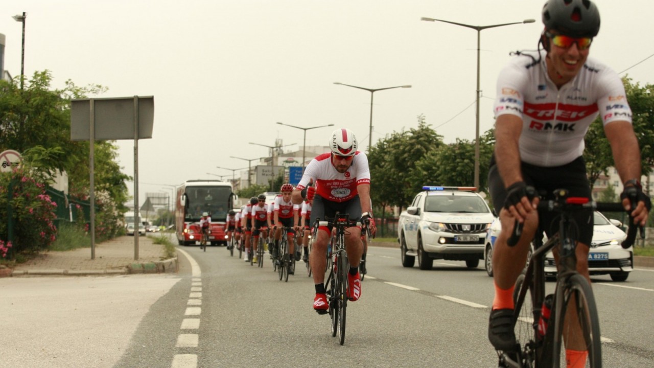 “Şehit Ömer Halisdemir Bisiklet Turu“na katılan sporcular Bursa’ya geldi