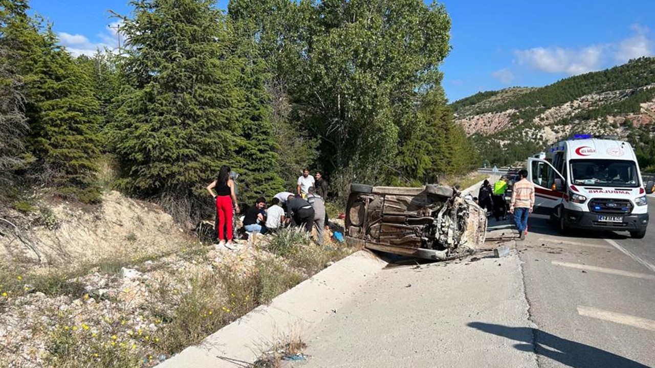 Konya’da feci kaza! Otomobil şarampole devrildi: 1 ölü, 3 yaralı