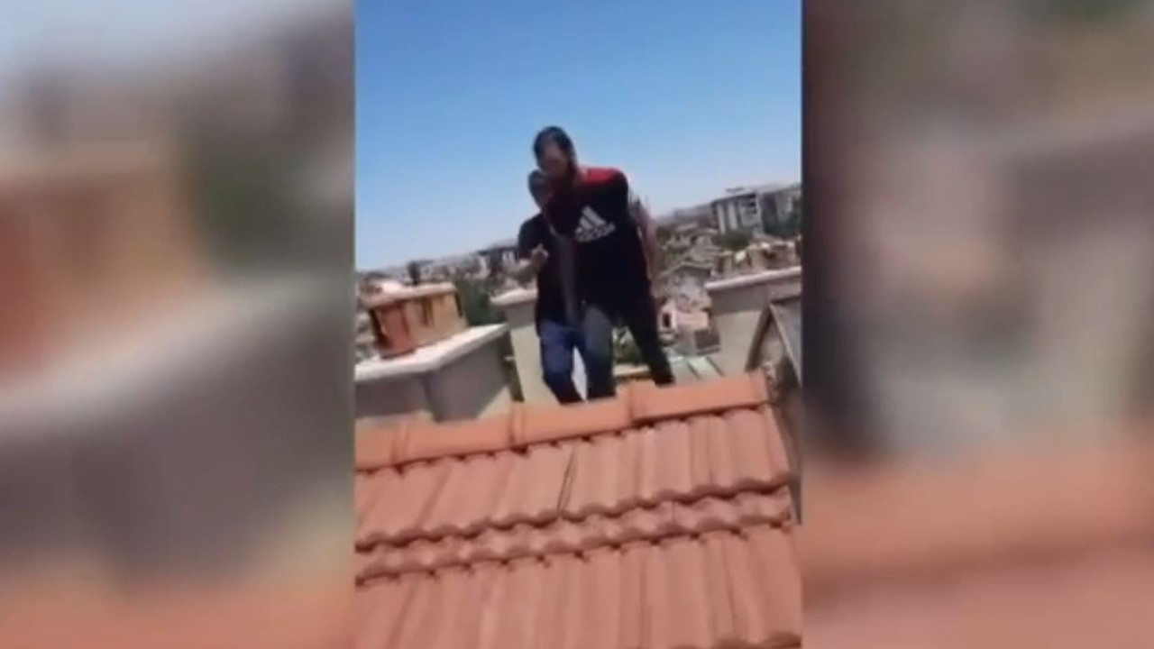 Konya'da polisin aradığı şahıs çatıda saklanırken yakalandı! O anlar kamerada