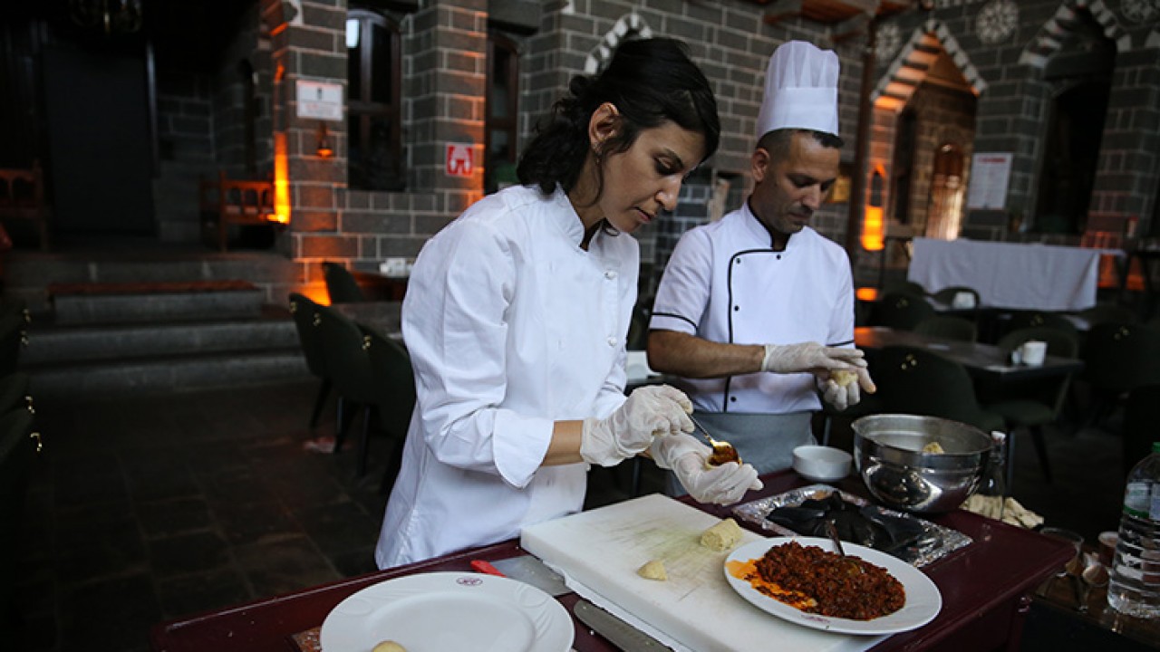 Diyarbakır’ın yöresel lezzetlerini vegan mutfağına uyarladı