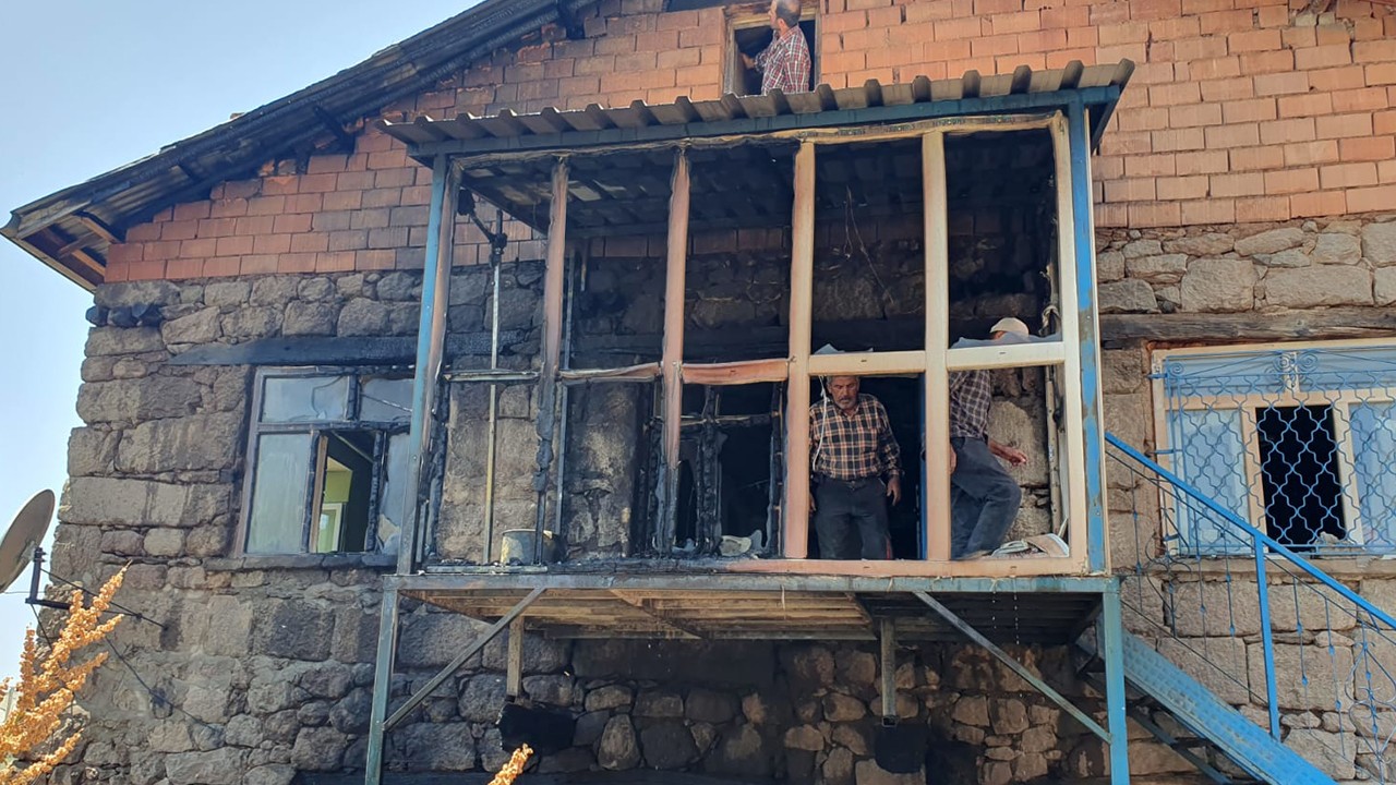 Konya’da iki katlı evde yangın çıktı