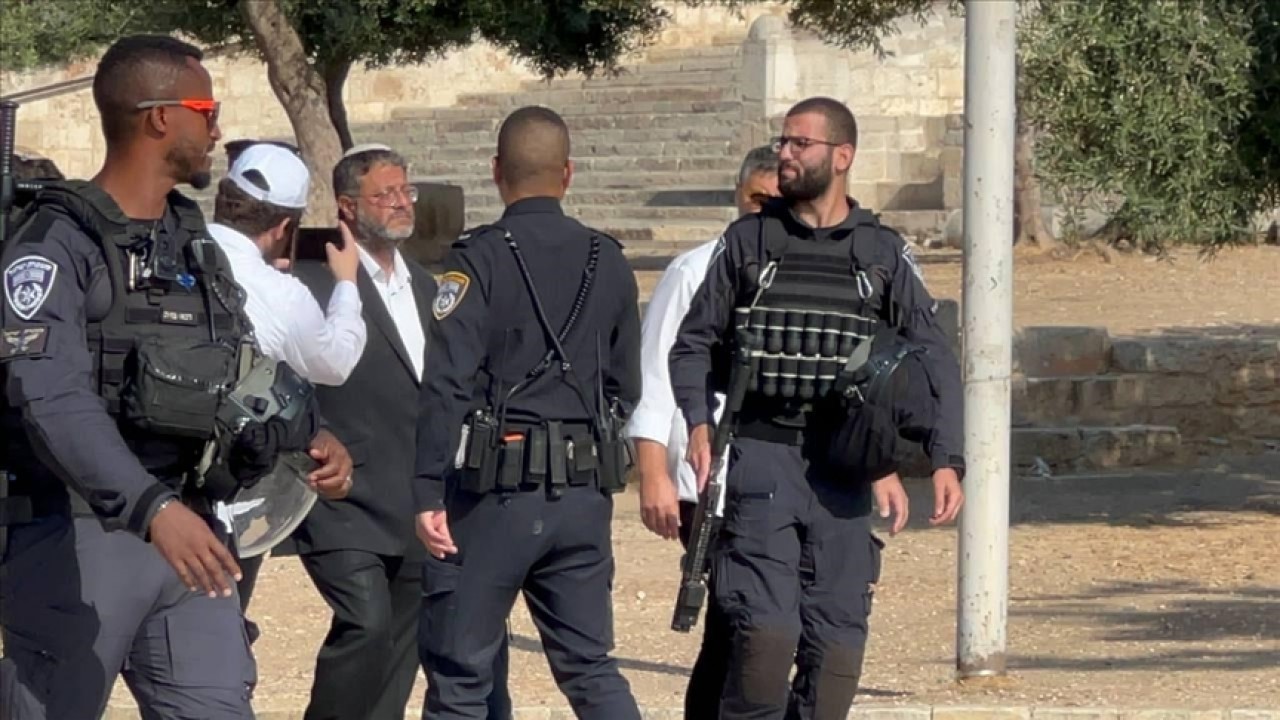 İsrail'in aşırı sağcı Ulusal Güvenlik Bakanı Ben-Gvir Mescid-i Aksa'ya baskın düzenledi