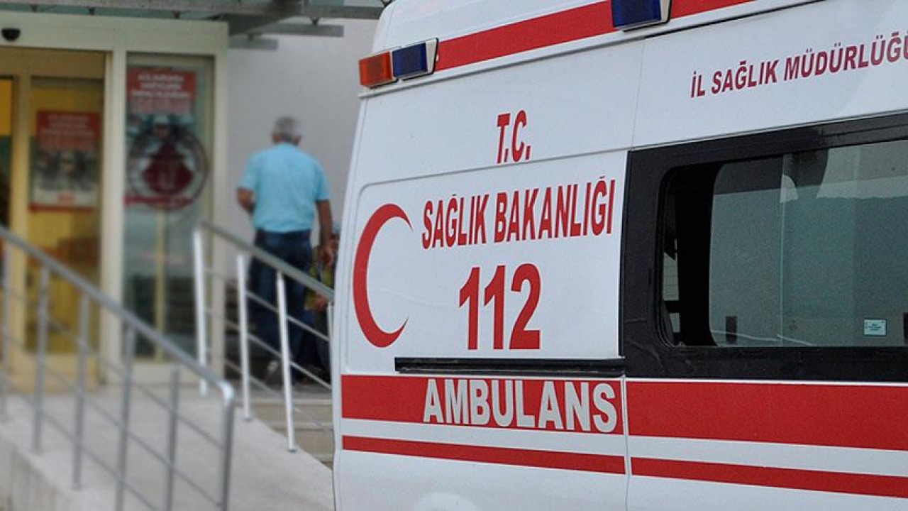 Konya’da otomobil ağaca çarptı: 5 kişi yaralandı
