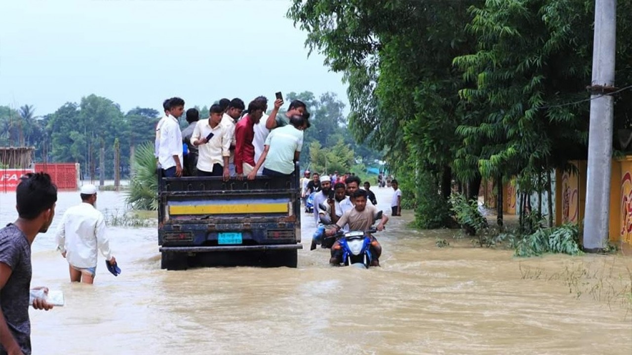 Bangladeş’te yaşanan sel felaketi: Binlerce insan mağdur