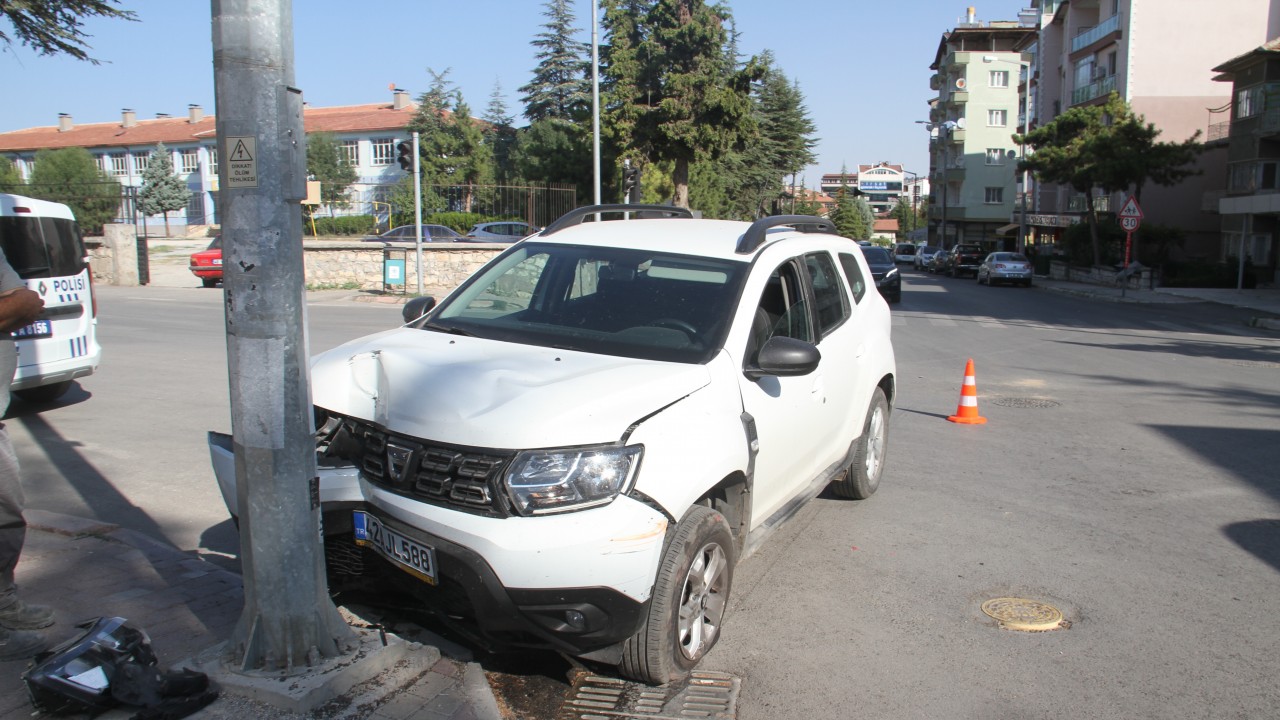 Konya’da iki otomobil çarpıştı: 3 kişi yaralandı