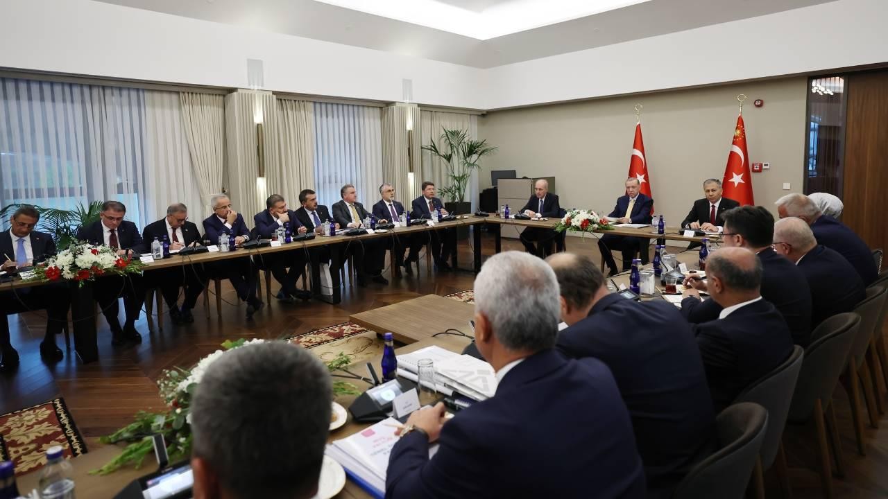 Cumhurbaşkanı Erdoğan Ahlat’ta bölge valileriyle bir araya geldi