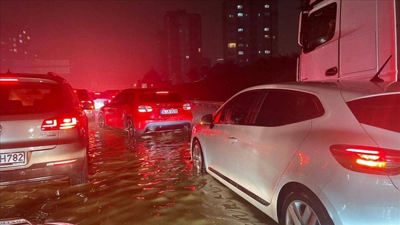 İstanbul’daki sel felaketinde can kaybı 2’ye yükseldi