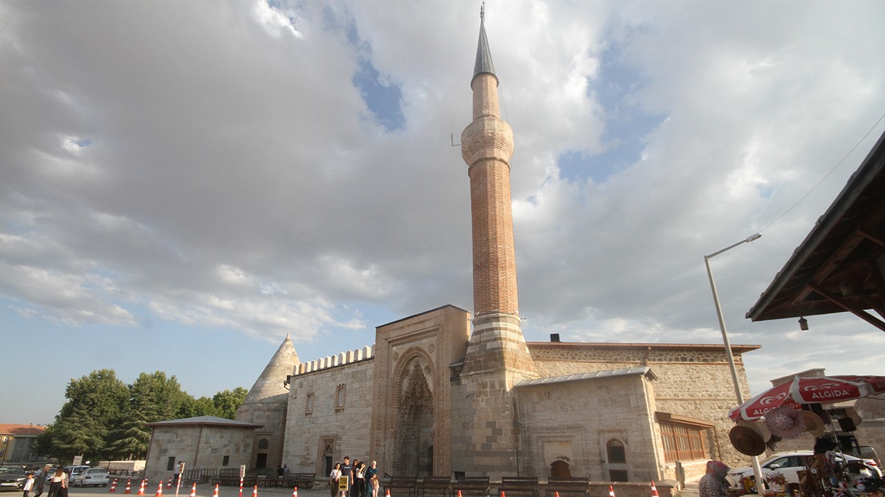 Konya’nın o tarihi camisine rekor ziyaret!