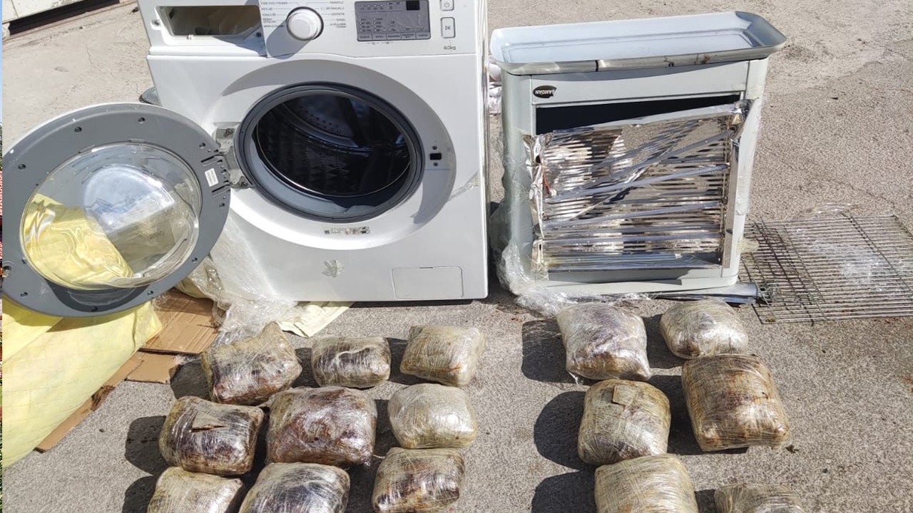 Konya'da yok artık dedirten olay: Çamaşır makinesinden kilolarca çıktı!