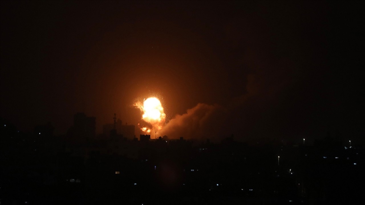 İsrail Gazze’de Hamas’a ait iki mevziye hava saldırısı düzenledi