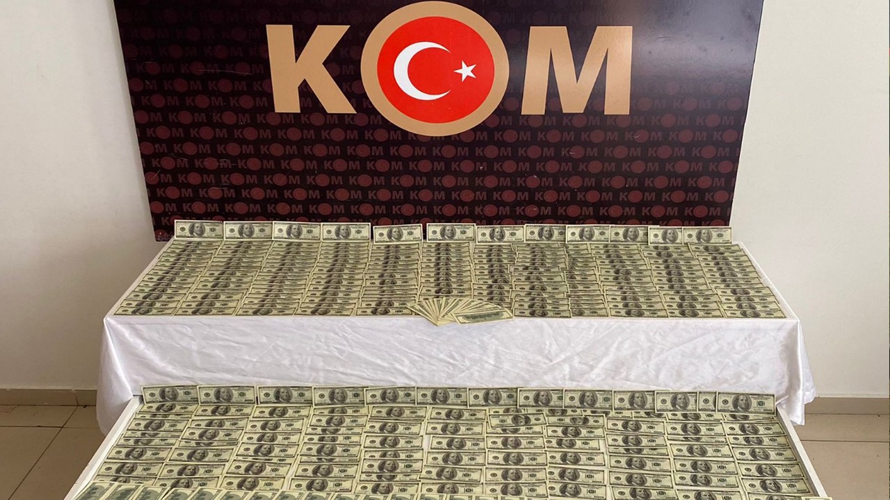 Konya'da operasyon: Kalorifer peteğinden çıktı, tam 1 Milyon 330 bin lira!