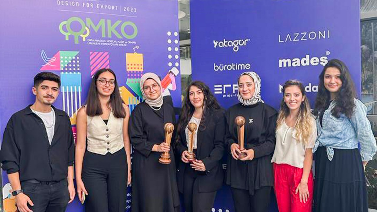 Selçuk Üniversitesi öğrencileri, 14. Ulusal Mobilya Yarışması'nda 3 Altın Ödül kazandı