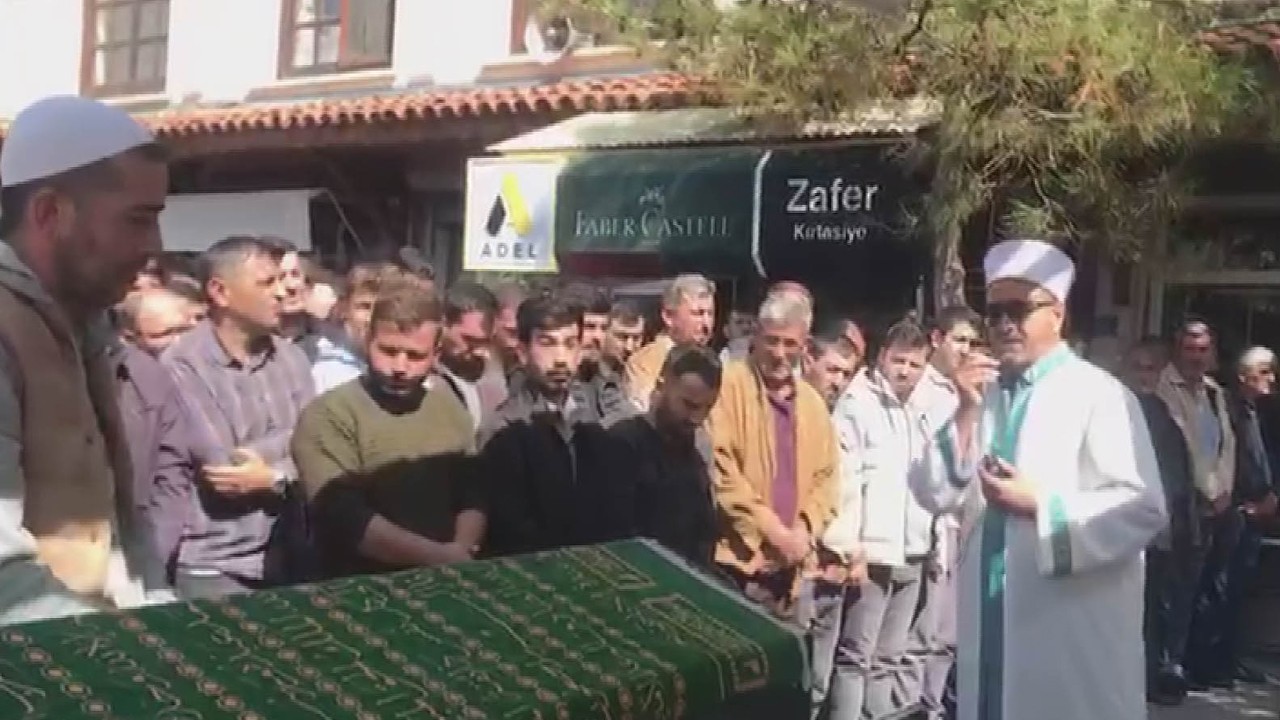  Konya'da düğünde maganda kurşunuyla ölen 2 çocuk babası toprağa verildi: İmam silah uyarısı yaptı