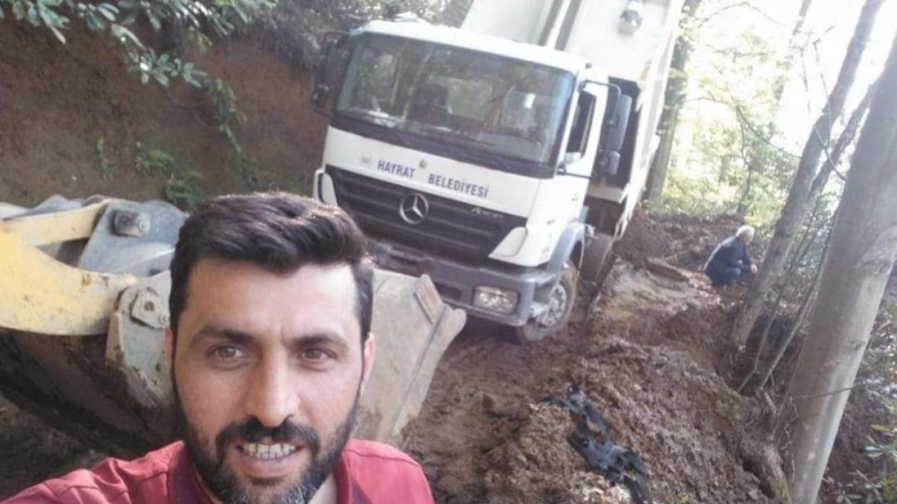 Heyelan temizleme çalışması sırasında kamyon devrildi; şoför öldü