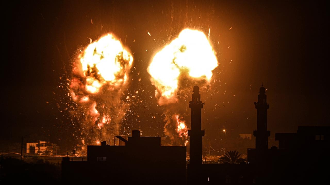 İsrail hava saldırılarıyla Gazze Şeridi’nde 7 camiyi yıktı
