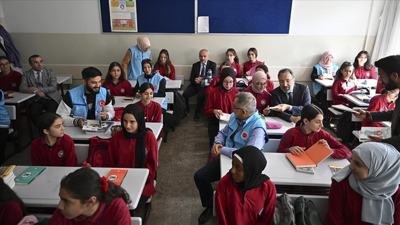 Türkiye Diyanet Vakfı öğrencilere Kur’an-ı Kerim ve çeşitli kitaplar dağıttı