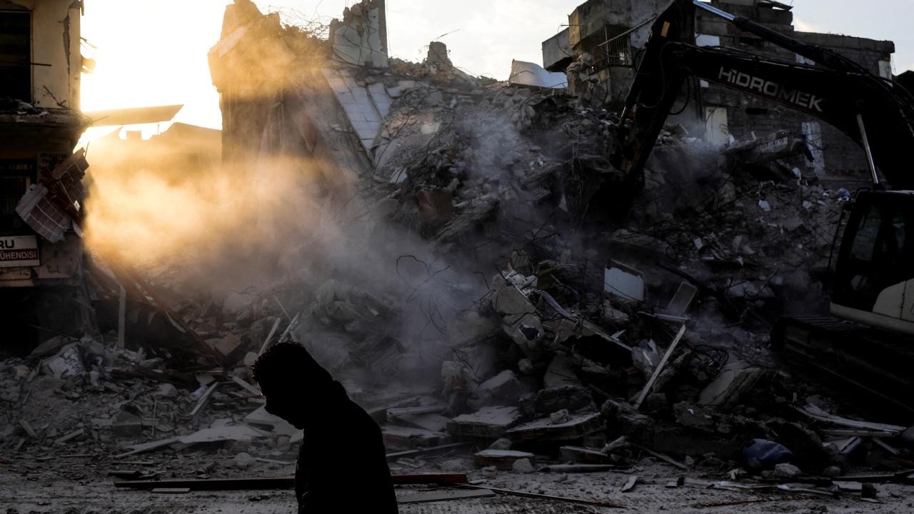 Depremde 38 kişiye mezar olan Emek Apartmanı kaçak yapılmış