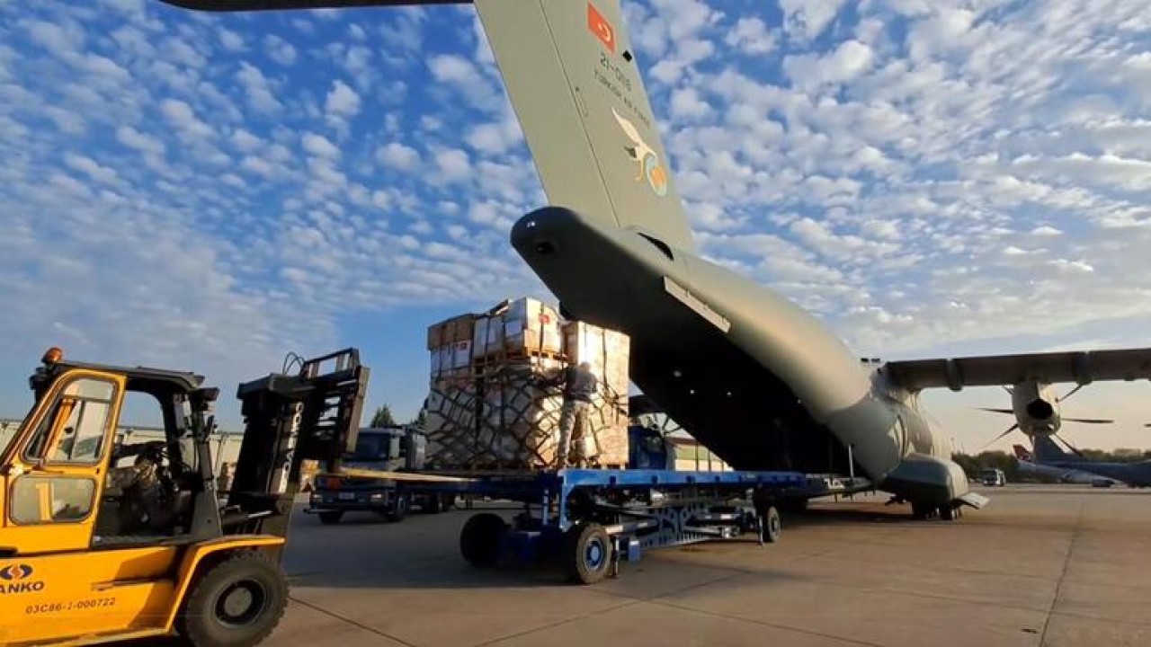 Türkiye'den Gazze'ye 4 uçak yardım malzemesi