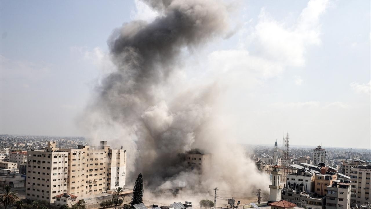 İsrail savaş uçakları Gazze Şeridi'ni gece boyunca vurdu