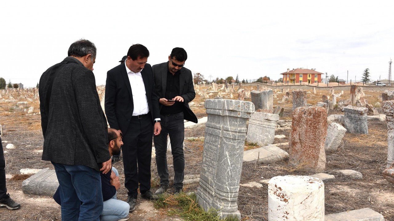 Konya'daki o mezarlık tarihi bir belge! Yüzlerce yıllık tarihe ışık tutuyor