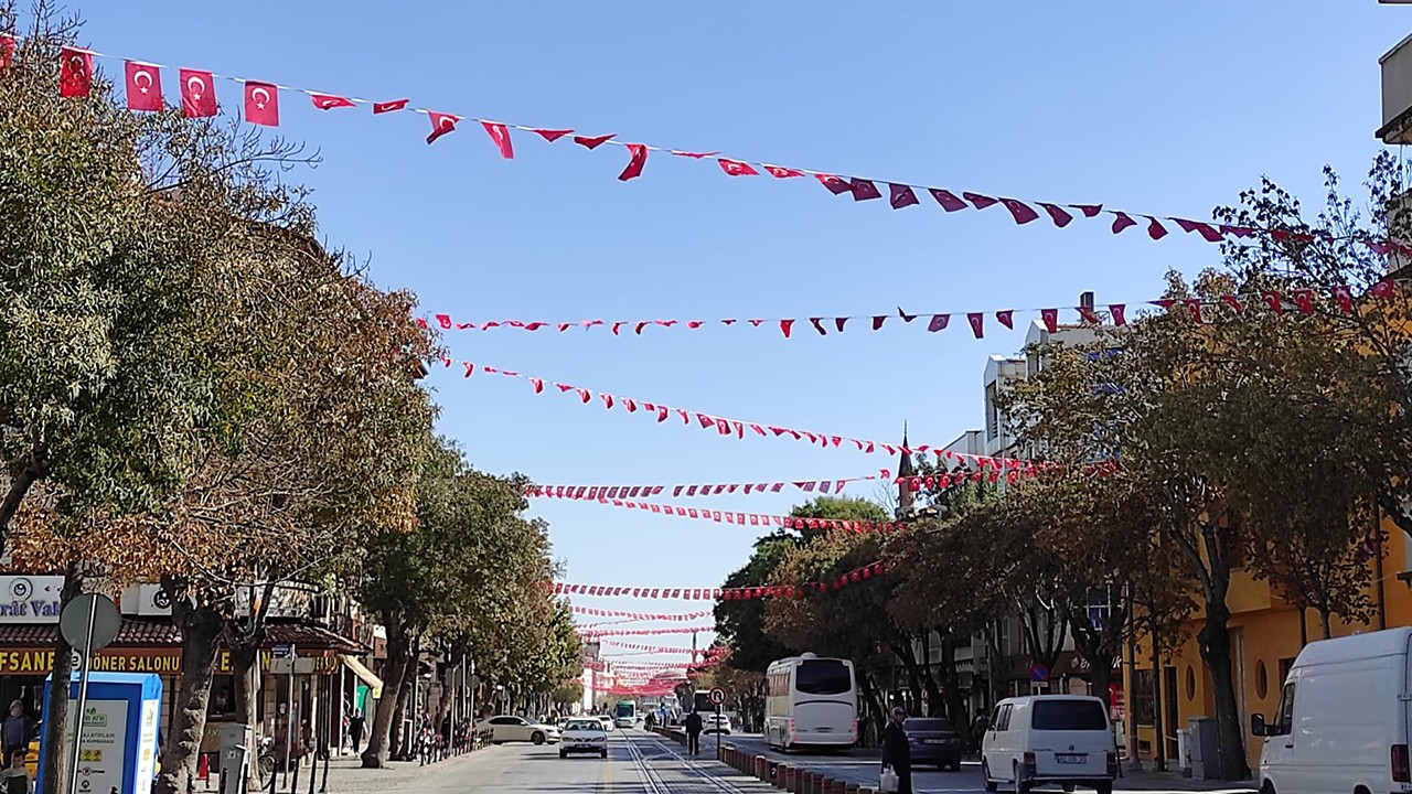 Konya’da caddeler Türk bayrakları ile donatıldı