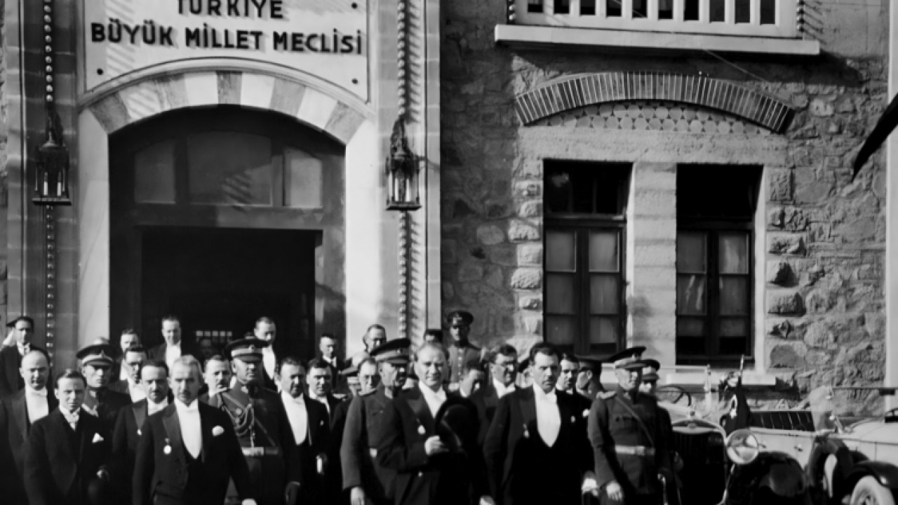 100 yıllık Cumhuriyet'in mimarı: Atatürk