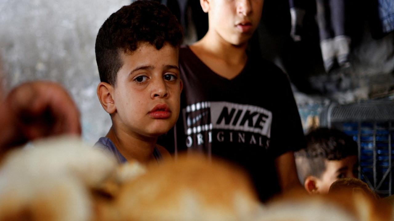 BM: Gazze'de insanlar ekmek kuyruğunda beklerken hava saldırılarına maruz kalıyor