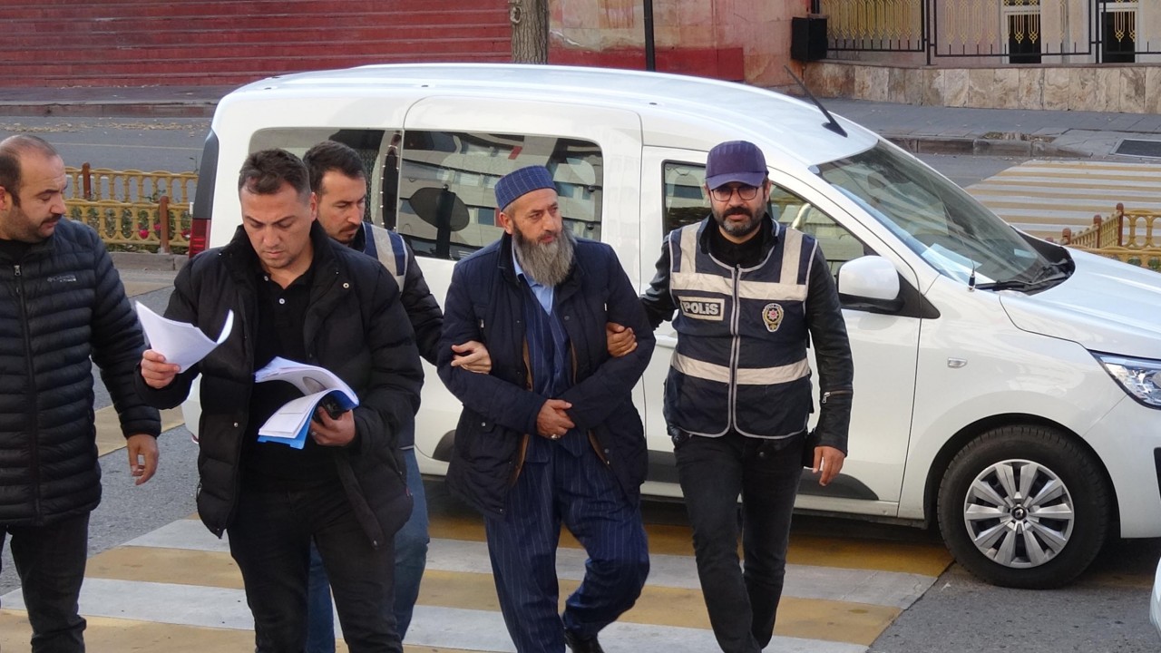 Erzurumlu dönerci, Atatürk’e hakaret ettiği suçlamasıyla tutuklandı