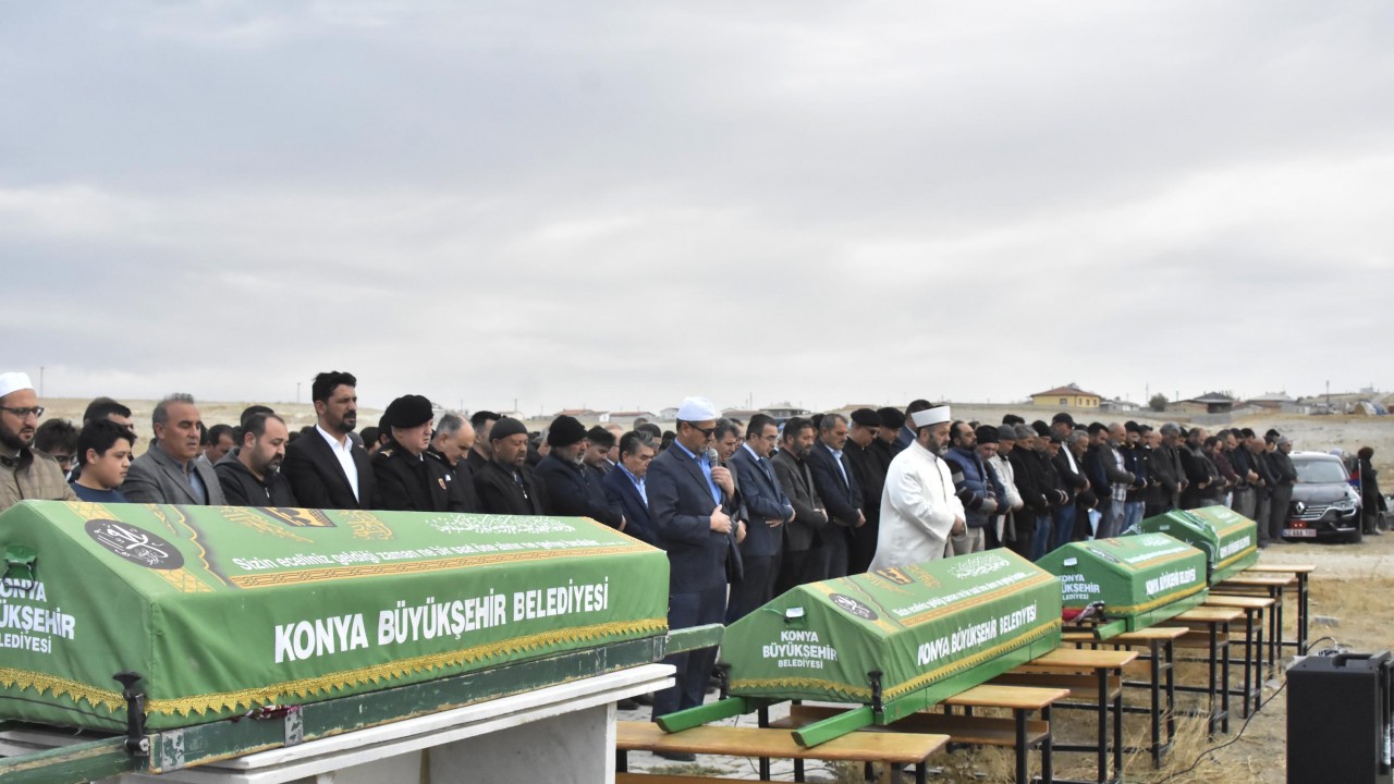 Konya'daki feci kazada hayatını kaybeden 5 kişinin cenazeleri gözyaşları içinde defnedildi