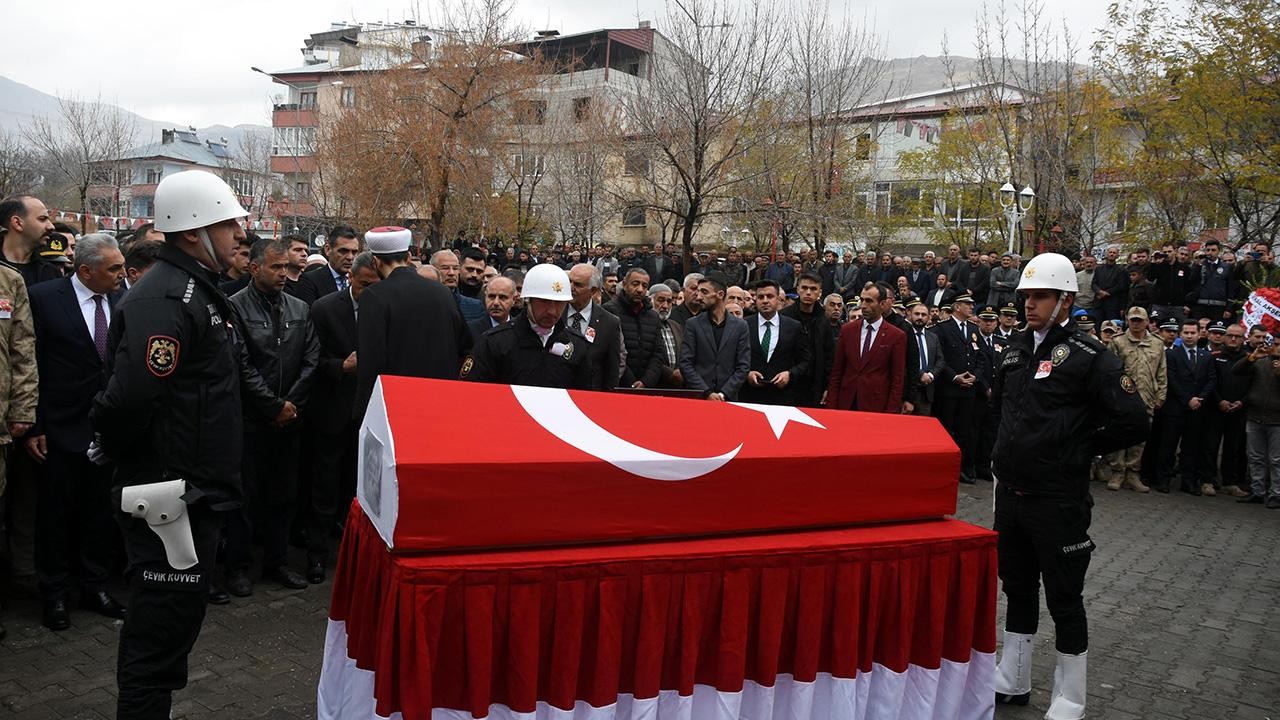 Şehit polis memuru Lütfü Baykar Bitlis'te son yolculuğuna uğurlandı