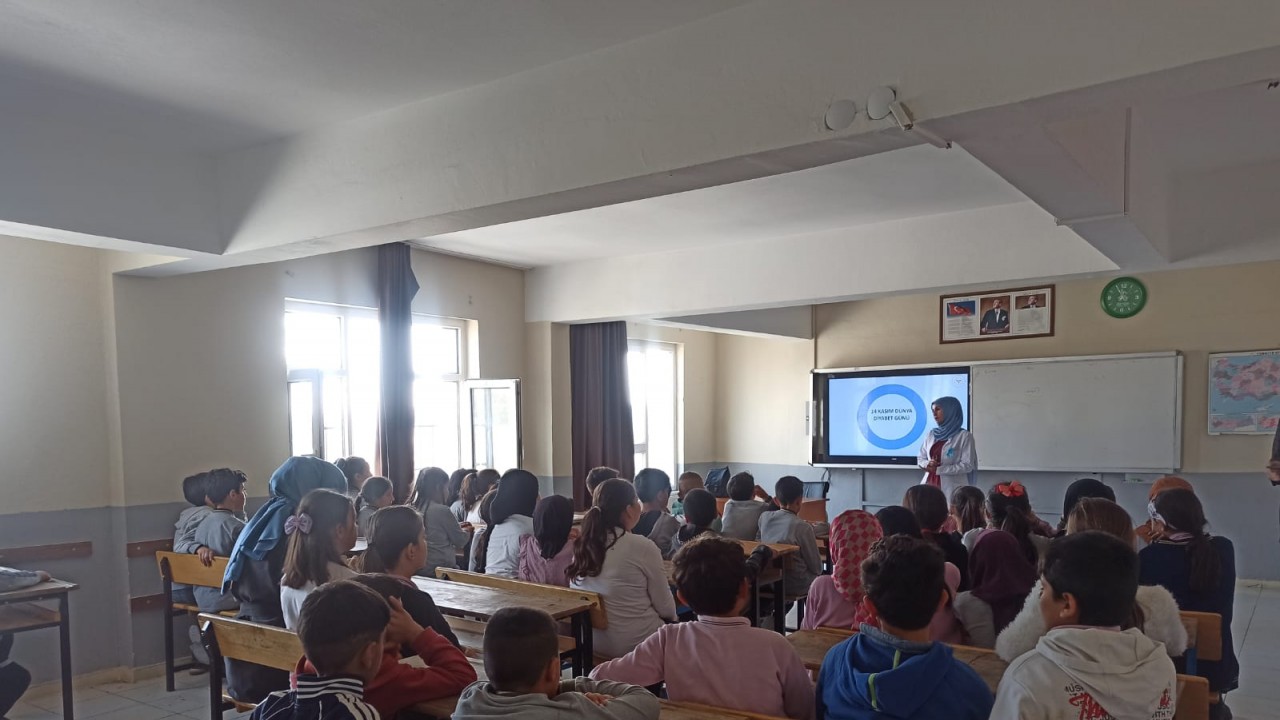 Kulu'da öğrenci ve kursiyerlere 'Diyabet Günü' eğitimi