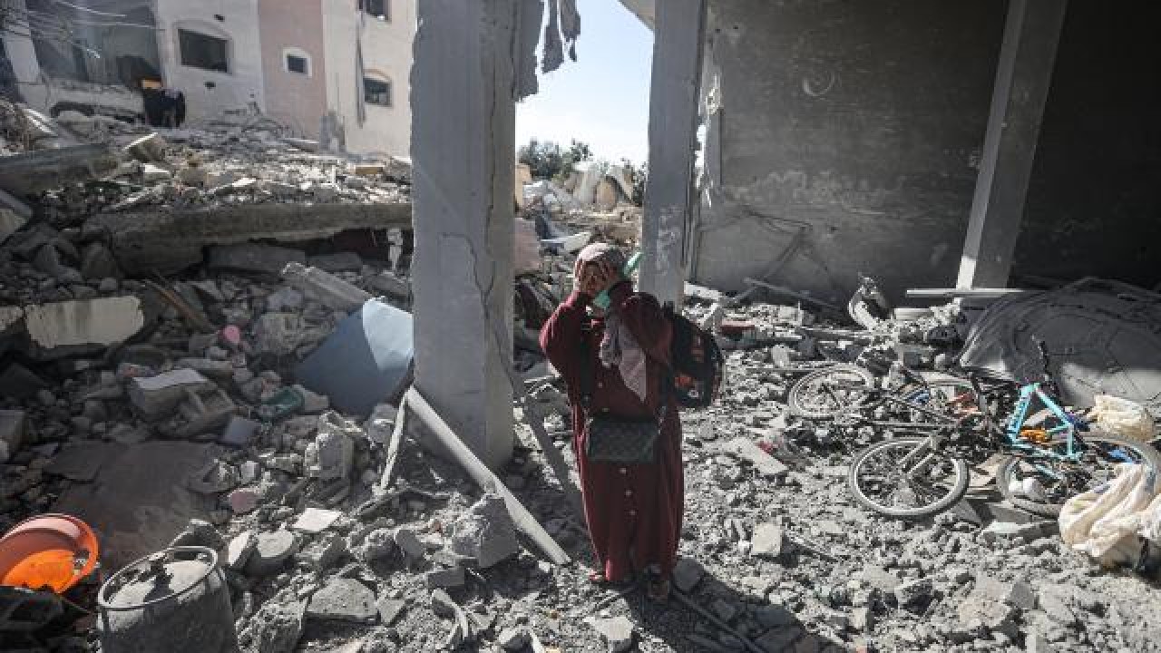 Ateşkesle evlerine dönen Filistinlileri enkazlar karşılıyor