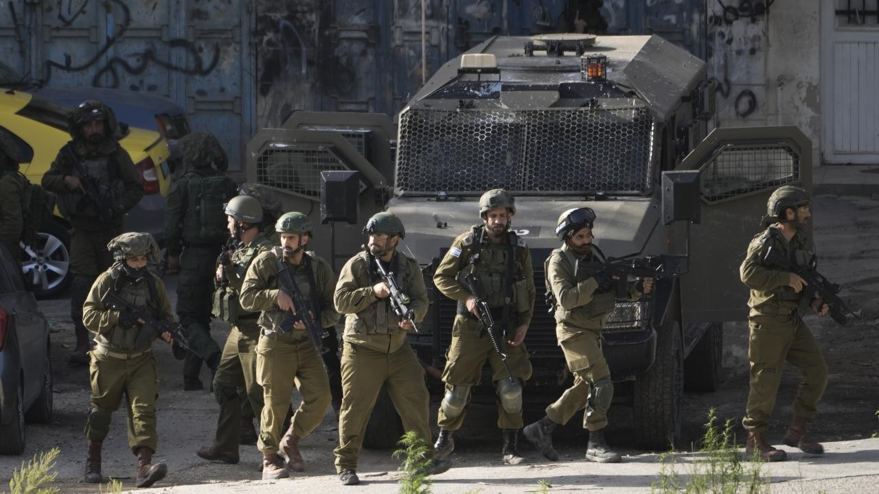 İsrail'in gece yarısına kadar esirler bırakılmazsa Gazze'ye saldıracağı iddiası